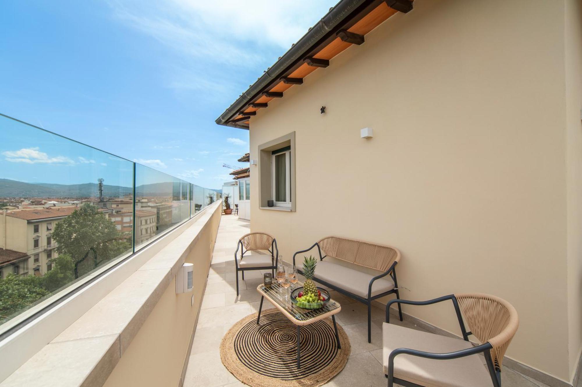 Penthouse With Terrace Over Apartment Florenz